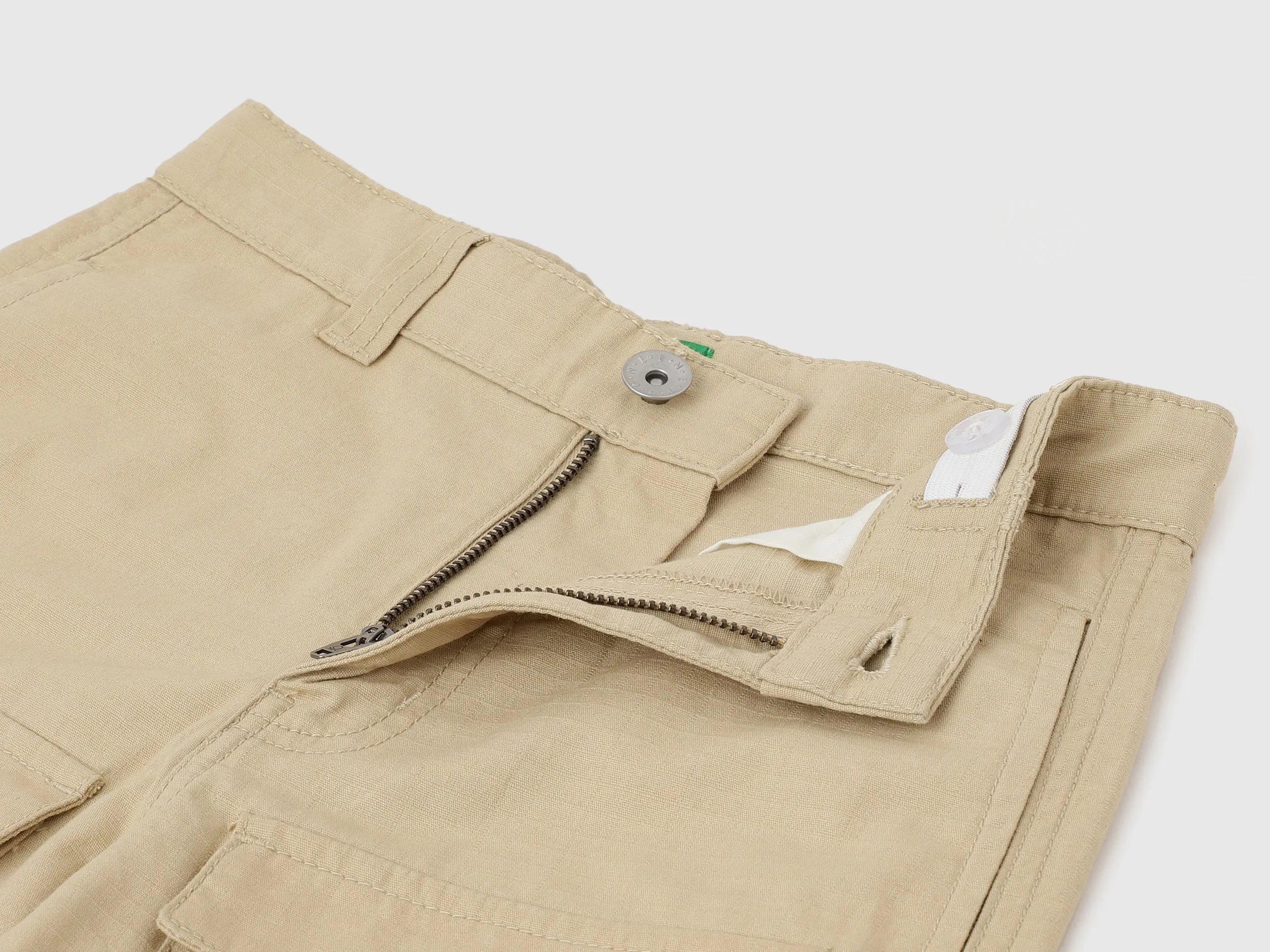 Solid Regular Fit Mid Rise Trousers